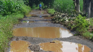 Selama Musim Hujan Banyak Ruas Jalan Rusak