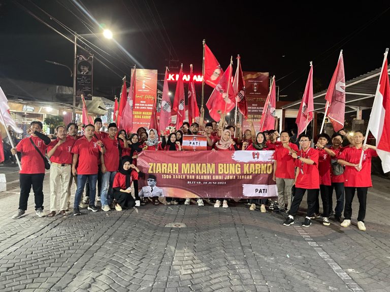 1500 alumni & kader gmni se-Jateng ziarah ke makam Bung Karno