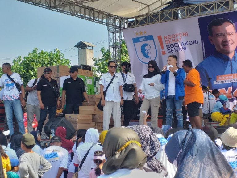 Ratusan Warga Meriahkan Senam Sehat Bersama Relawan Ahmad Lutfi -Taj Yasin di Lapangan Growong Lor