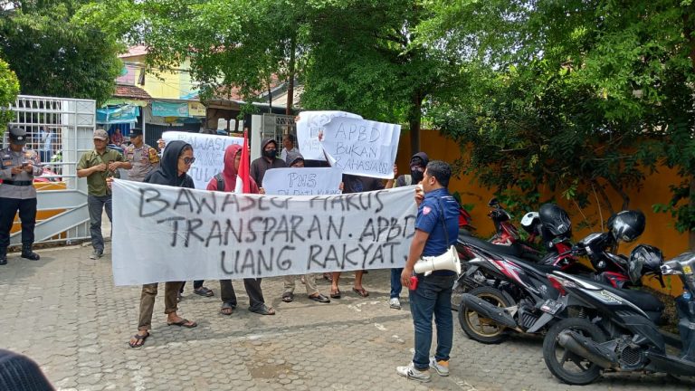 Tuding Tak Netral, Aliansi Mahasiswa Geruduk Bawaslu 