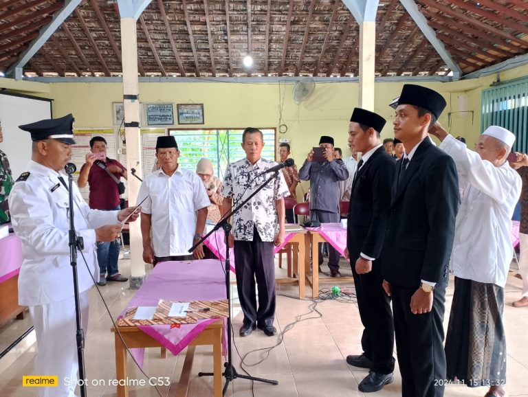 Kades Nur Khamim Resmi Lantik Dua Perangkat Desa Penanggungan